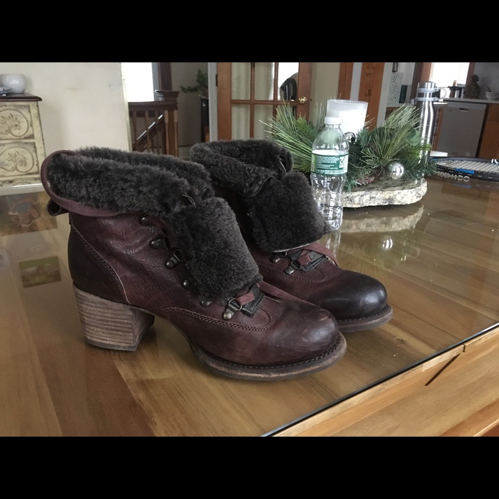 Brown/ Mahogany Frye lined boots women’s size 9